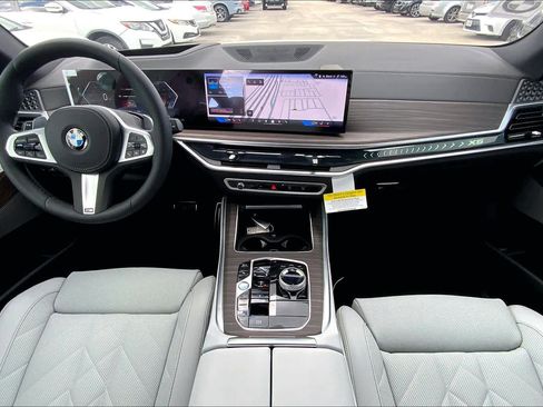 Used 2026 BMW X5 xDrive40i w/ Executive Package image 5