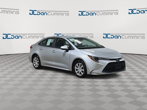 Used 2022 Toyota Corolla LE FWD image 2
