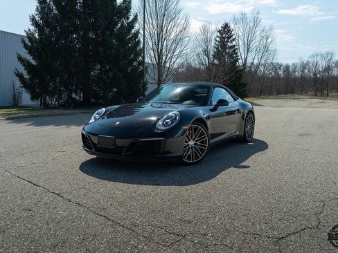 Used 2017 Porsche 911 Carrera S image 2