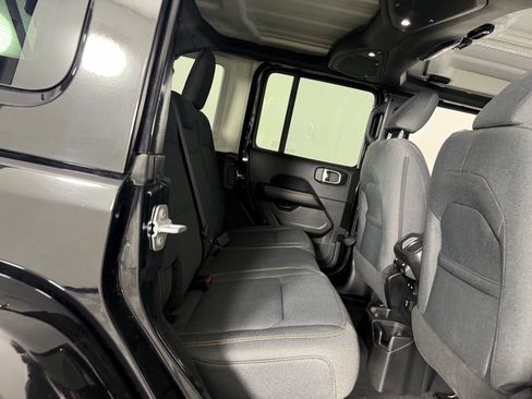 Used 2026 Jeep Wrangler Unlimited Sahara AWD/4WD image 28