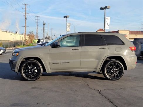 Used 2021 Jeep Grand Cherokee Laredo X image 8