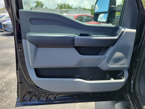Used 2025 Ford F350 4x4 Crew Cab DRW Super Duty image 17