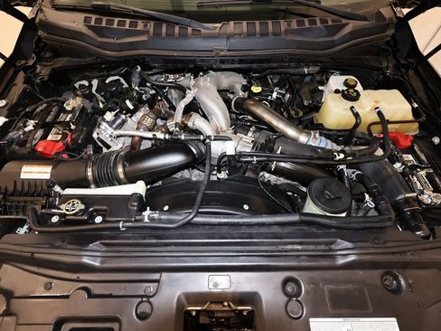 Certified 2022 Ford F450 Platinum w/ FX4 Off-Road Package image 46