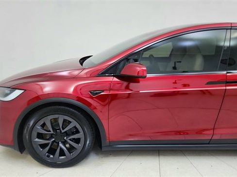Used 2024 Tesla Model X image 4