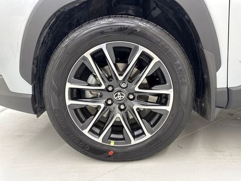 Used 2026 Toyota Corolla Cross XLE w/ Convenience Package image 9