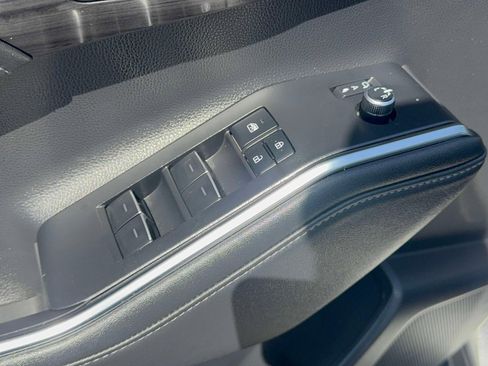 Used 2023 Toyota Highlander Limited image 19