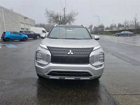 New 2025 Mitsubishi Outlander SEL image 2