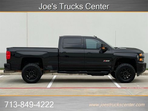Used 2018 Chevrolet Silverado 2500 LT w/ Midnight Edition AWD/4WD image 9
