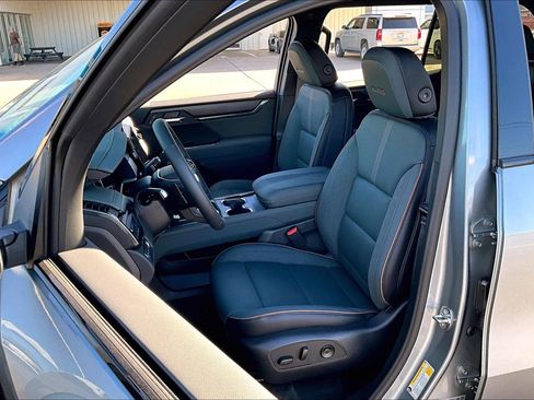 New 2026 GMC Acadia AT4 w/ Luxury Package image 9