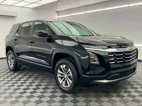 Used 2025 Chevrolet Equinox LT image 3