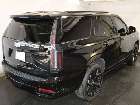 Used 2026 Cadillac Escalade Platinum Sport w/ LPO, ONYX Package AWD/4WD image 4