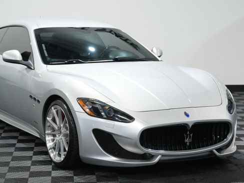 Used 2015 Maserati GranTurismo Sport image 9