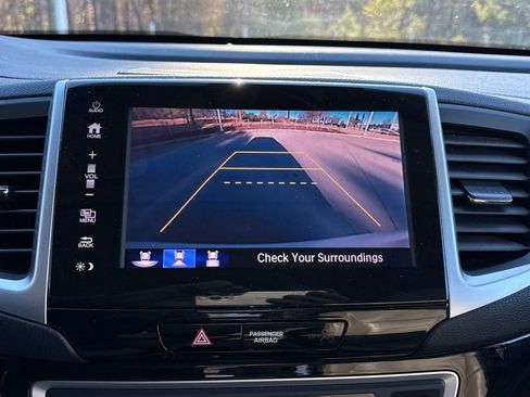 Used 2018 Honda Pilot Touring image 24