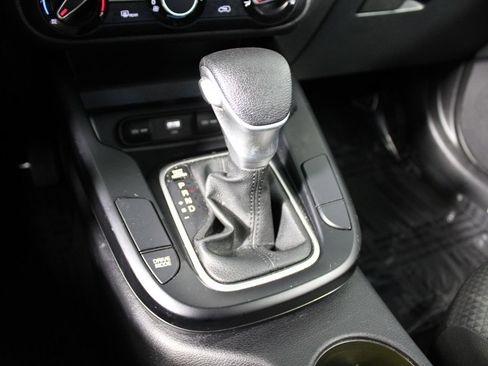 Used 2023 Kia Soul LX w/ LX Technology Package FWD image 21