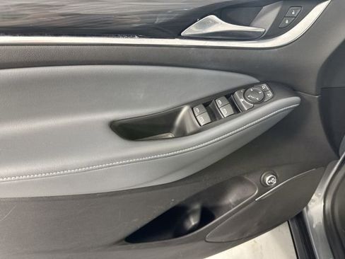 Used 2018 Buick Enclave Essence AWD/4WD image 19