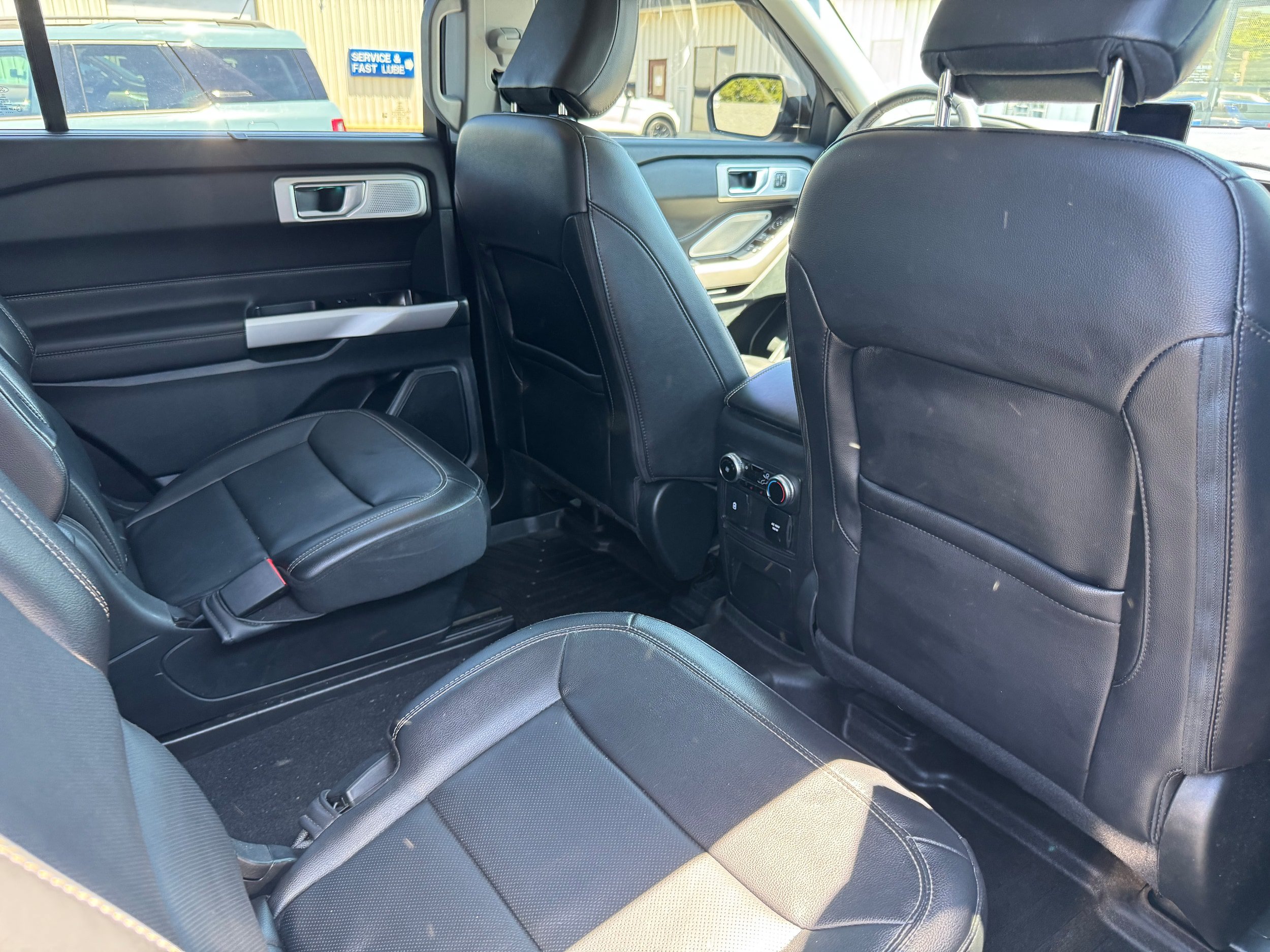 Used 2024 Ford Explorer Limited w/ Limited Technology Package AWD/4WD image 7
