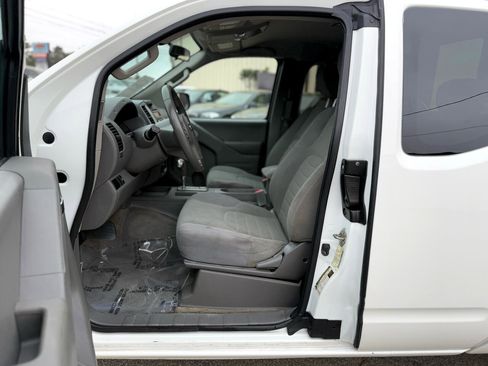 Used 2016 Nissan Frontier S image 11