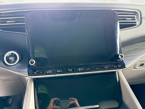 New 2024 Jeep Wagoneer Series II w/ Flexible Seating Group image 14