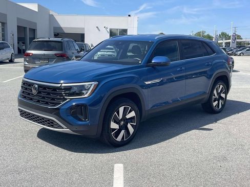 Used 2025 Volkswagen Atlas Cross Sport SE image 3