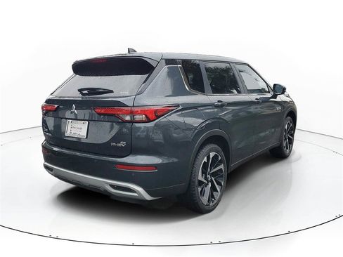 New 2025 Mitsubishi Outlander SE image 4
