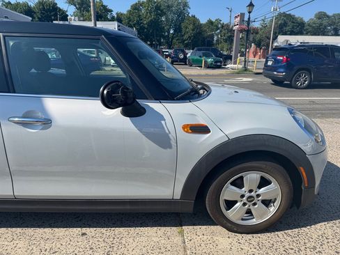 Used 2017 MINI Cooper 4-Door Hardtop image 8