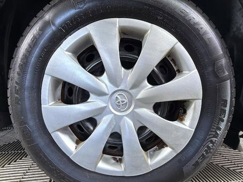 Used 2013 Toyota Corolla L image 32