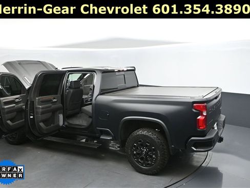 Used 2024 Chevrolet Silverado 2500 High Country w/ High Country Premium Package image 2
