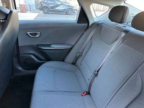 Used 2025 Kia K4 LXS image 38