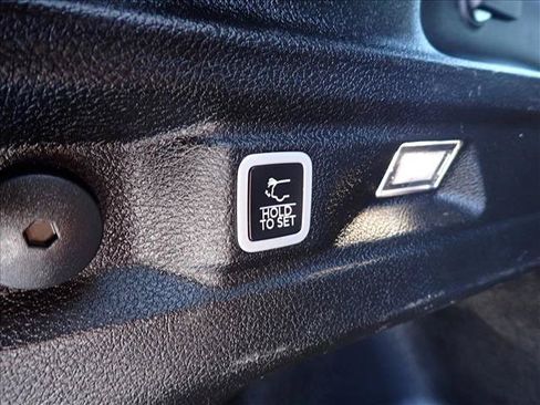 Used 2024 Jeep Grand Cherokee L Laredo AWD/4WD image 9