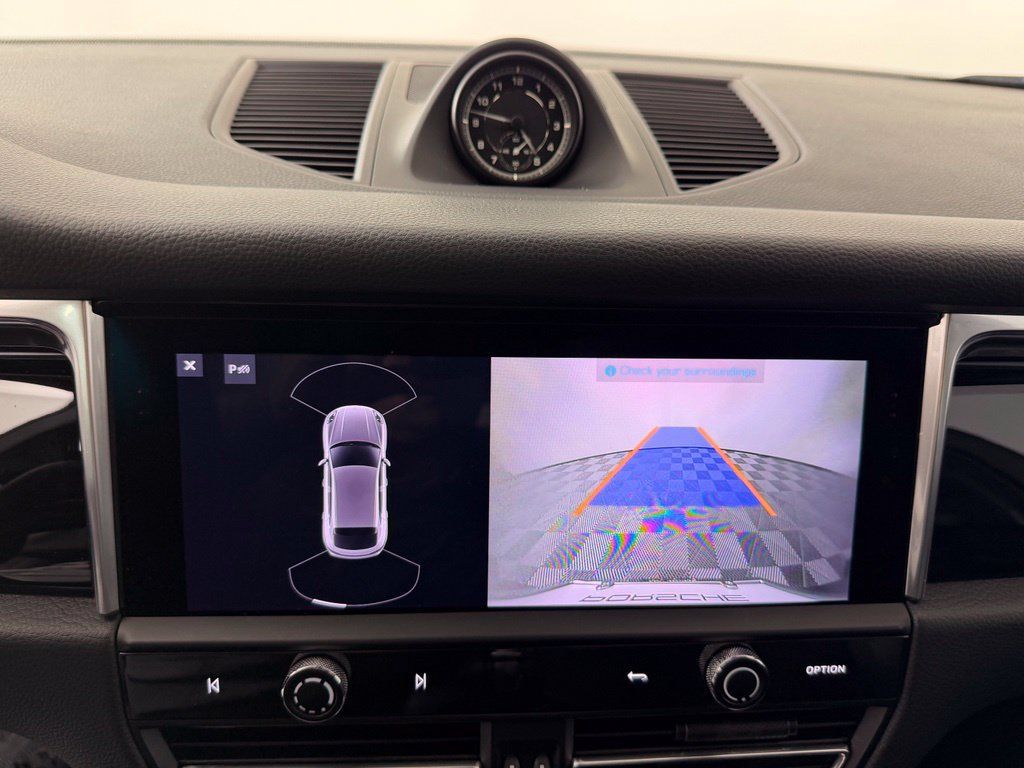 Certified 2023 Porsche Macan AWD/4WD image 38