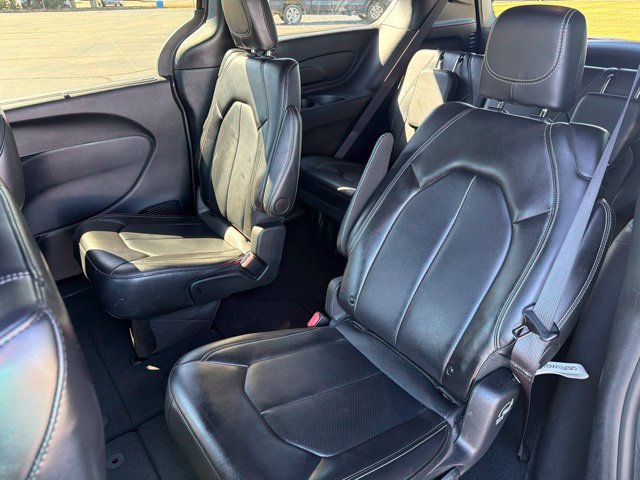 Used 2025 Chrysler Pacifica Select FWD image 32
