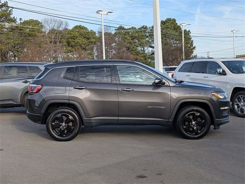 Used 2019 Jeep Compass Latitude w/ Cold Weather Group image 2