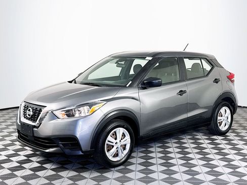 Used 2020 Nissan Kicks S image 4