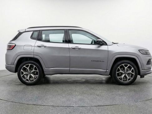 Used 2025 Jeep Compass Limited AWD/4WD image 11