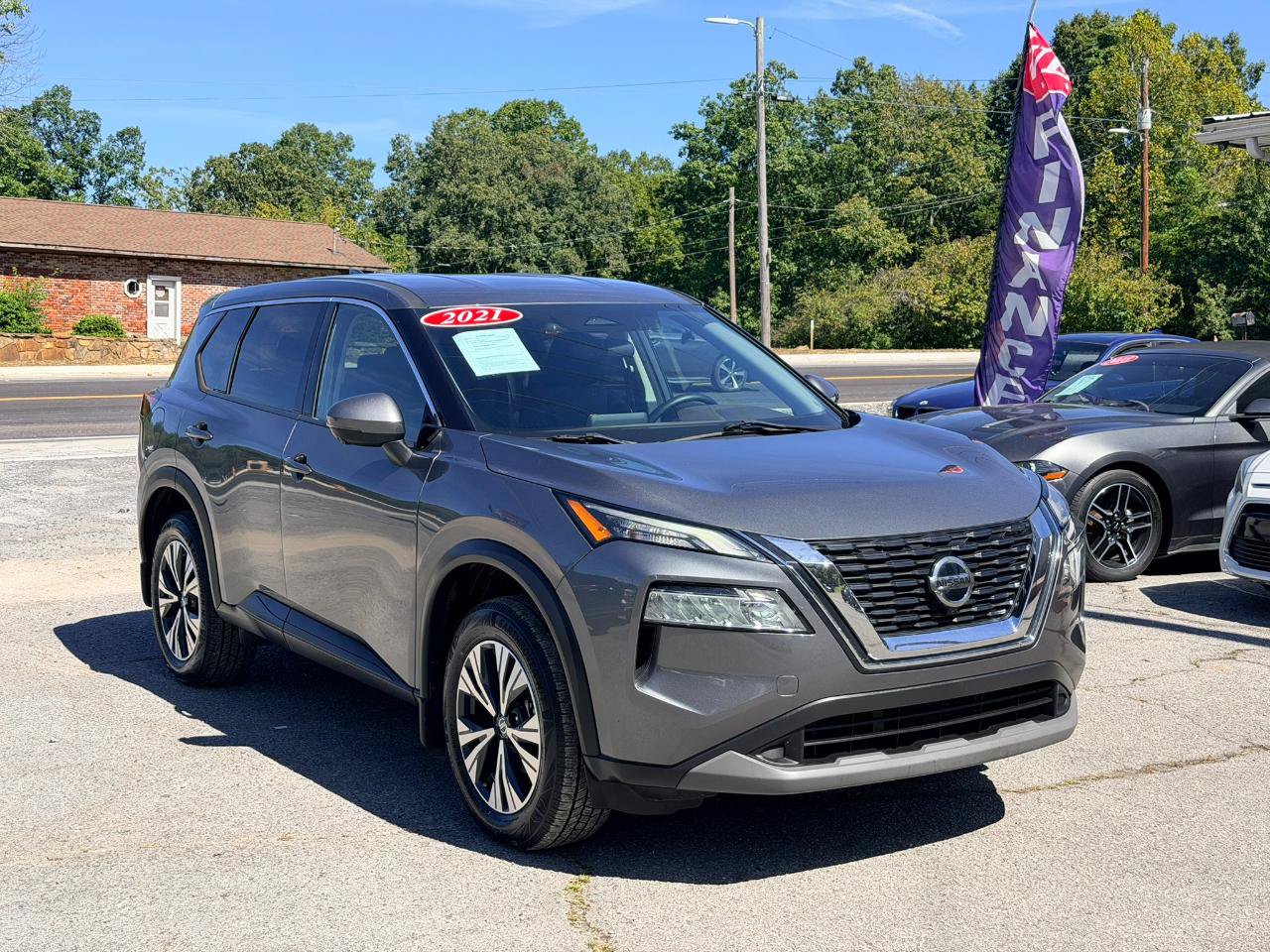 Used 2021 Nissan Rogue SV FWD image 3