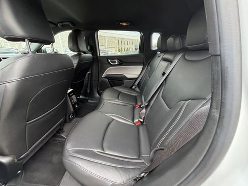 Used 2025 Jeep Compass Limited image 27