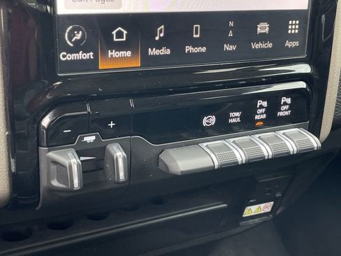Used 2024 RAM 2500 Laramie AWD/4WD image 19