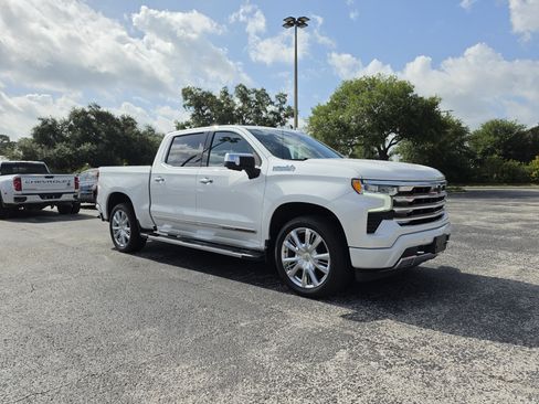 Used 2022 Chevrolet Silverado 1500 High Country AWD/4WD image 2
