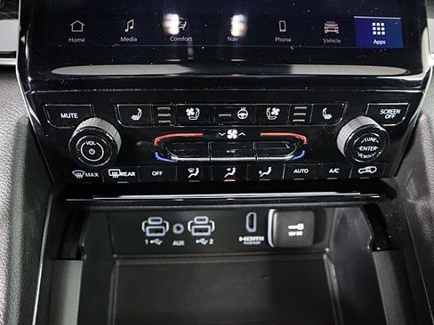 Used 2024 Jeep Grand Cherokee Trailhawk w/ Luxury Tech Group III image 40