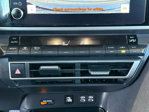 Used 2025 Toyota Camry LE image 29