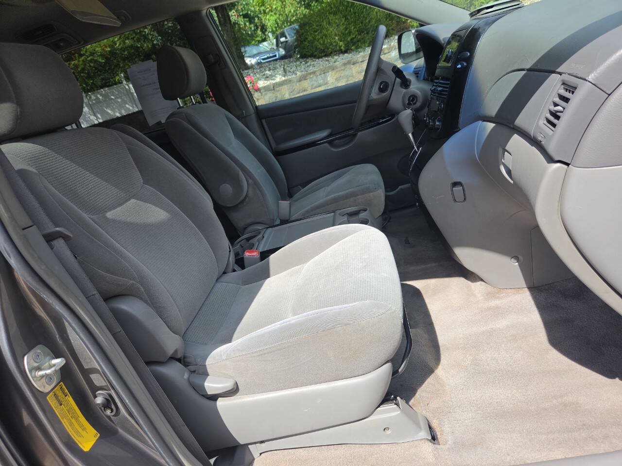 Used 2005 Toyota Sienna LE w/ LE Pkg 5 FWD image 26