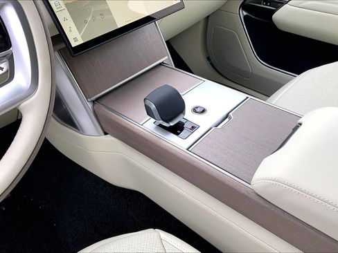 New 2026 Land Rover Range Rover Long Wheelbase SE AWD/4WD image 7