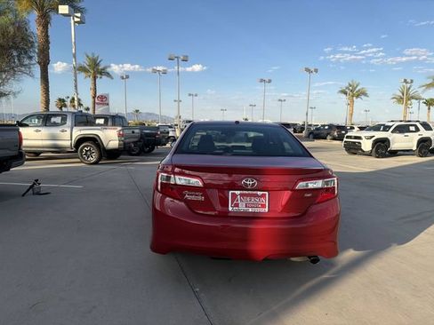 Used 2014 Toyota Camry SE w/ Moonroof Package FWD image 6