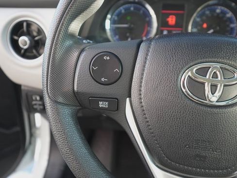 Used 2019 Toyota Corolla LE image 25
