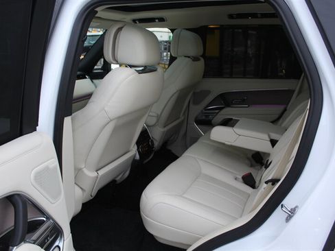 Used 2024 Land Rover Range Rover SE AWD/4WD image 19