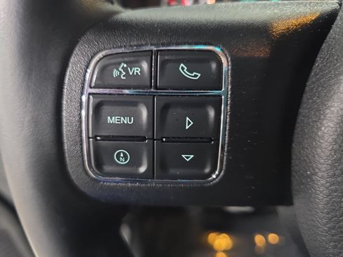 Used 2018 Jeep Wrangler Unlimited Rubicon w/ Connectivity Group AWD/4WD image 16