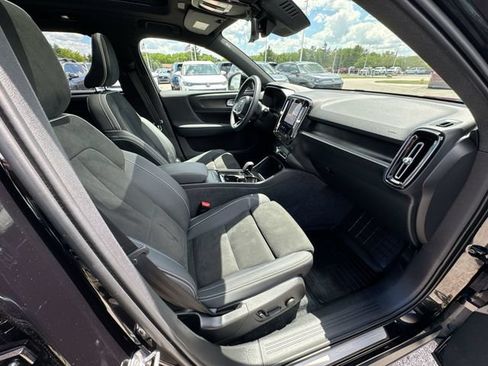 Used 2023 Volvo XC40 Recharge Ultimate w/ Protection Package Premier AWD/4WD image 29