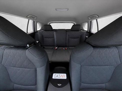 Used 2025 Toyota Corolla Cross LE FWD image 20