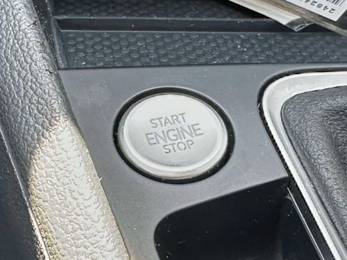 Certified 2025 Volkswagen Jetta SE FWD image 20