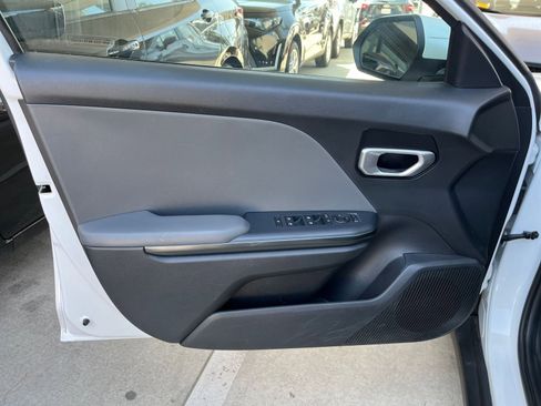 Used 2025 Kia K4 LXS image 18